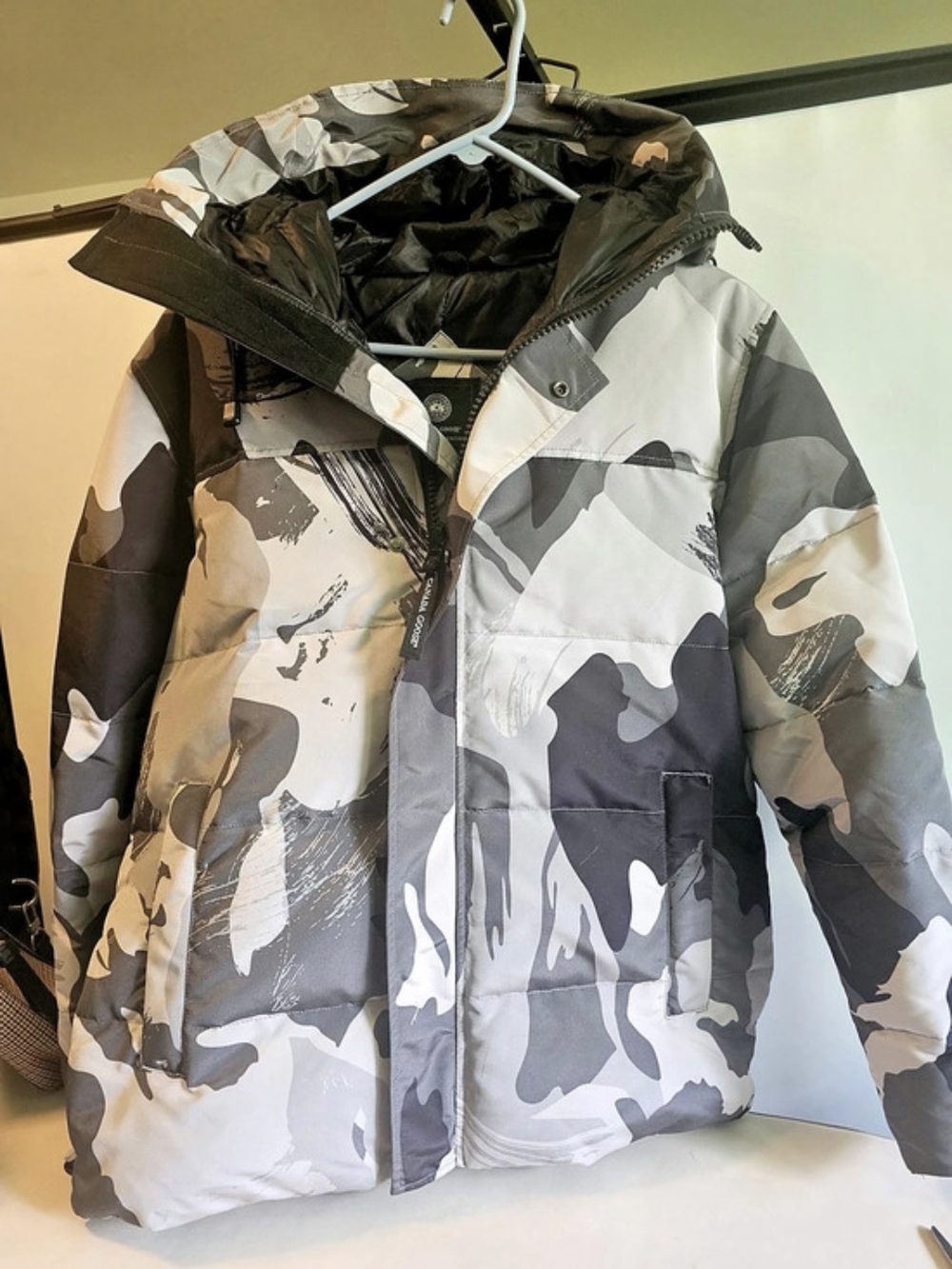 Canada Goose Camo Puffer Jacket in Gray & Black label Size Large